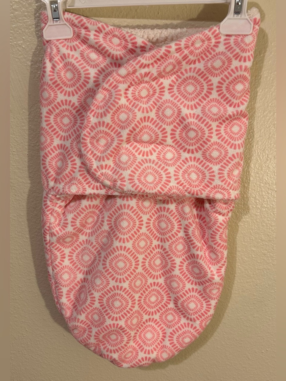 Plush Baby Swaddle Size 0-3 Months in Pink and Cream Pattern
